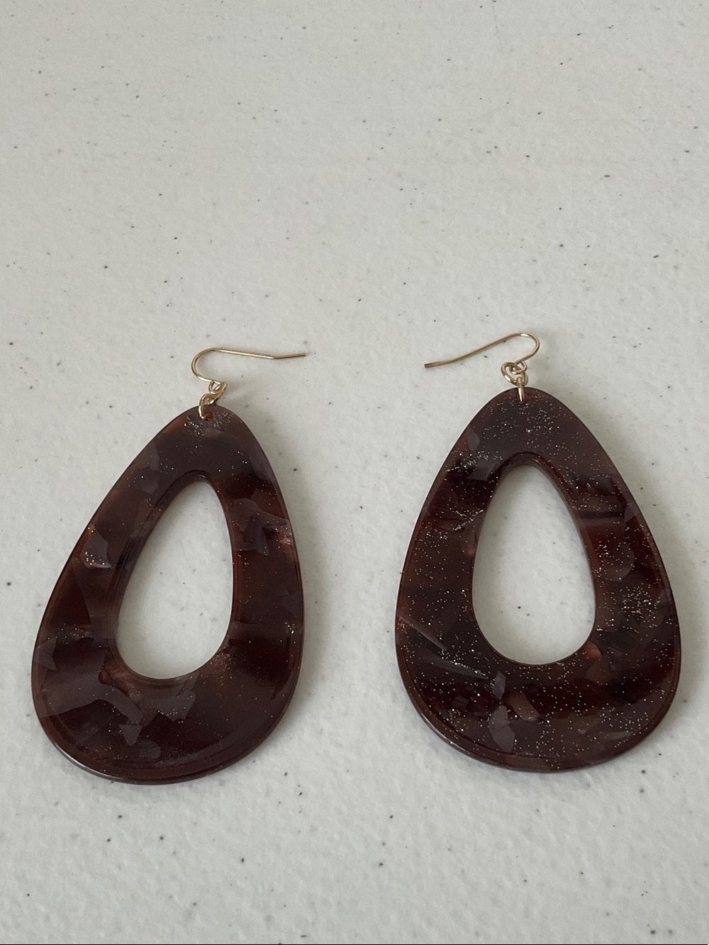 🌺$4.00 must bundle 🌺Tortoiseshell Teardrop Hoop Earrings - Brown or dark Purple